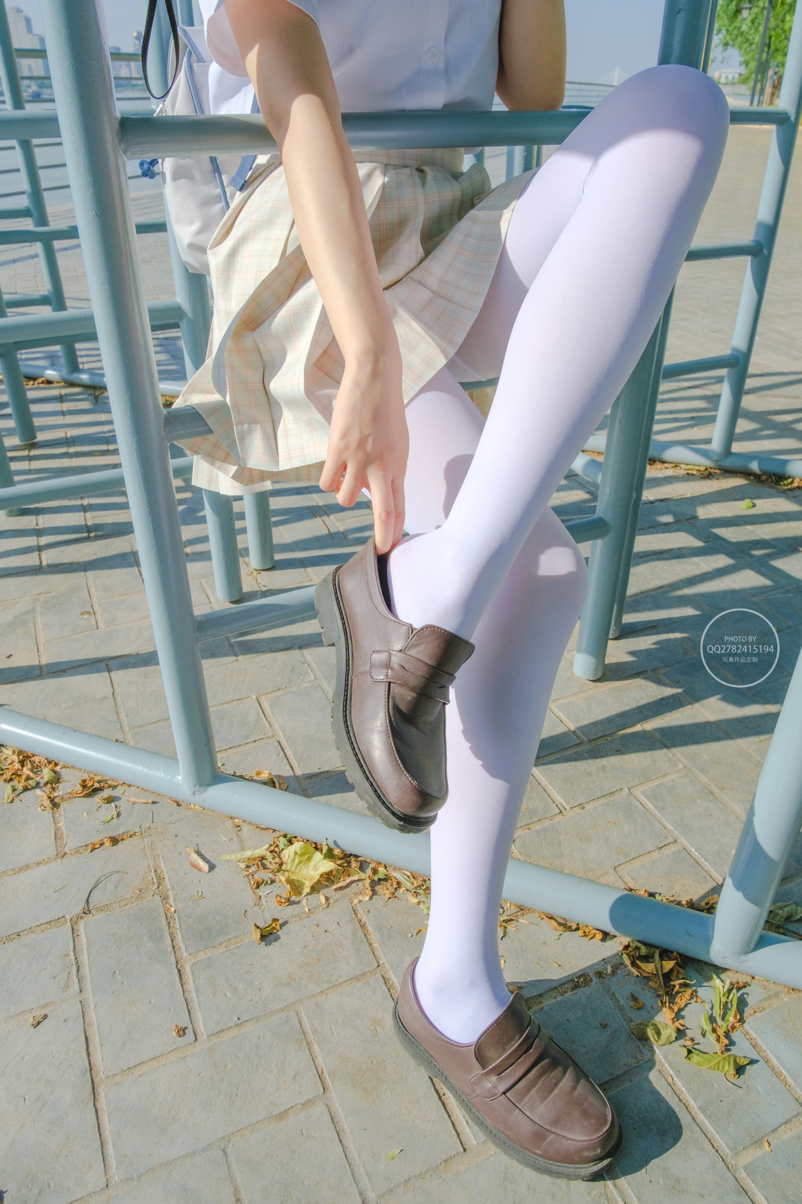 森萝财团 有料 NO.040 海边JK制服白丝 [95P]插图1